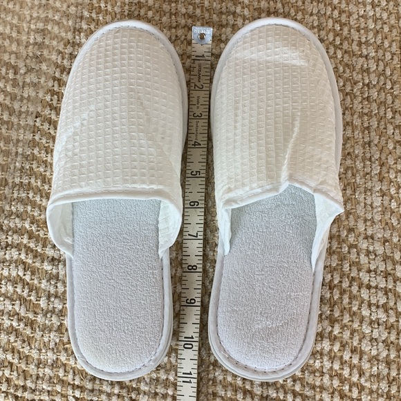 NWOT White Spa Slippers Set of Two one size fits most - Picture 3 of 3